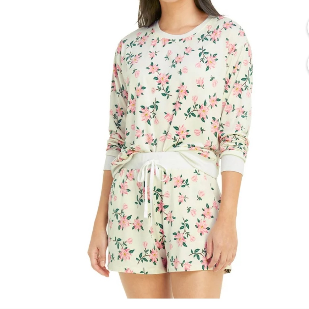 🎉🎉🎉 3 for $25 DJ Draper James Relaxed Fit top